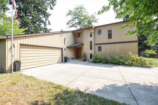 8892 Henderson Ave Courtenay, BC V9J 1A5