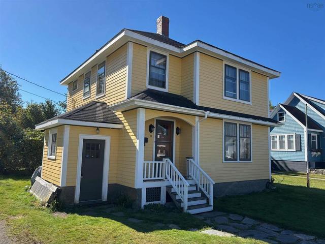 85 Cliff Street  Yarmouth, NS B5A 3J7