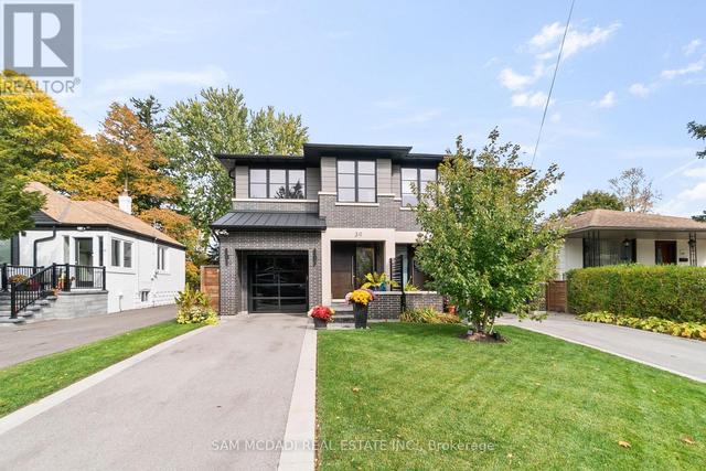 39 OAKWOOD AVENUE N  Mississauga, ON L5G 3L8