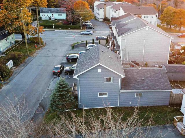 4 Lewis Street  Halifax, NS B3R 1P6