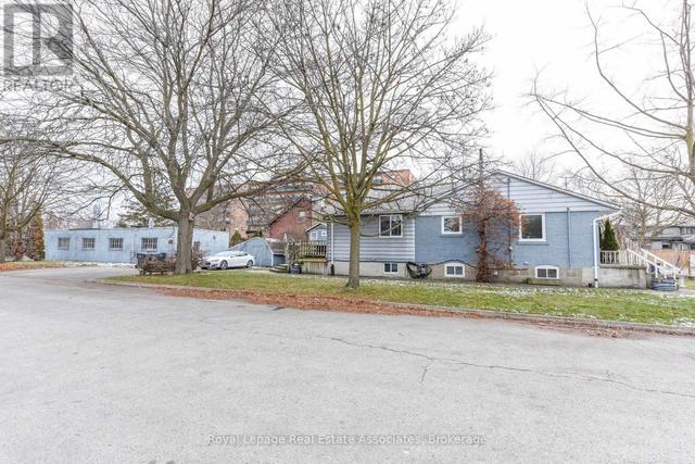 1089 SENECA AVENUE  Mississauga, ON L5G 3X4