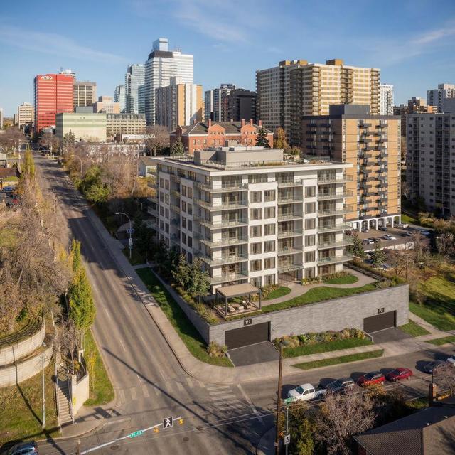 9803/9807/9809 105 Street  Edmonton, AB T5K 1A7