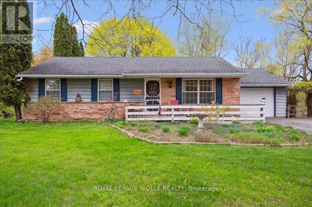 39 BANNOCKBURN ROAD  Kitchener, ON N2R 1M1