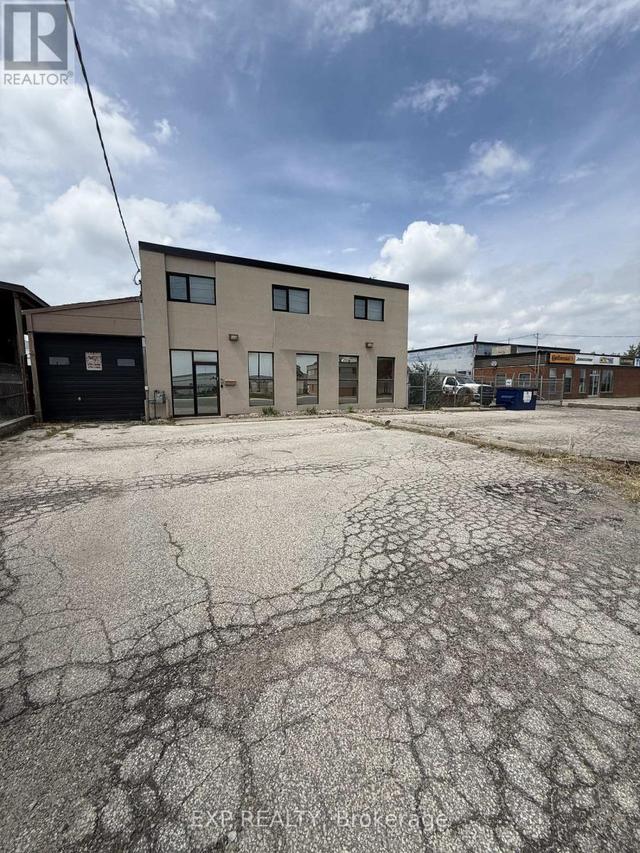 1261 BRITANNIA ROAD E  Mississauga, ON L4W 1C7
