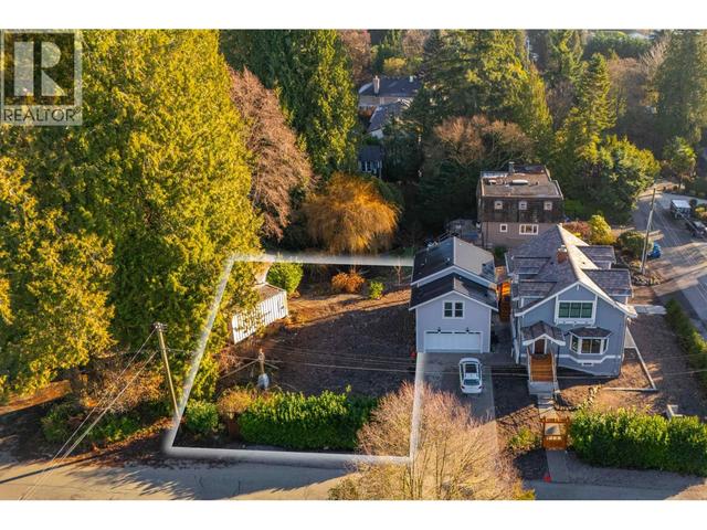 1591 HAYWOOD AVENUE  West Vancouver, BC V7V 1W4