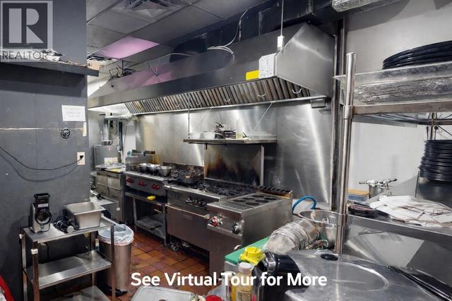 2120 W BROADWAY  Vancouver, BC V6K 2C8