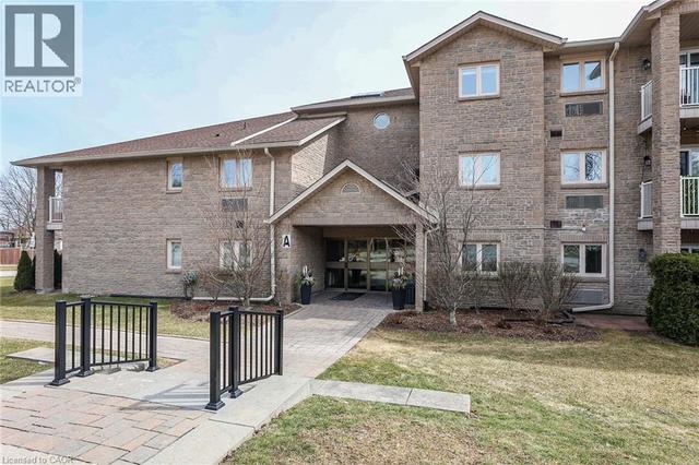 3050 PINEMEADOW Drive Unit# 16  Burlington, ON L7M 3X5