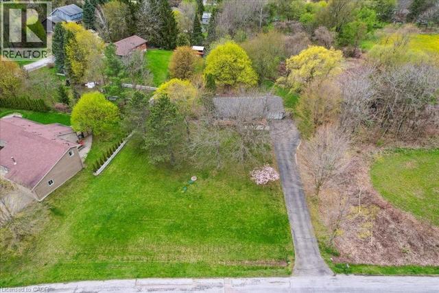 39 BANNOCKBURN Road  Kitchener, ON N2R 1M1