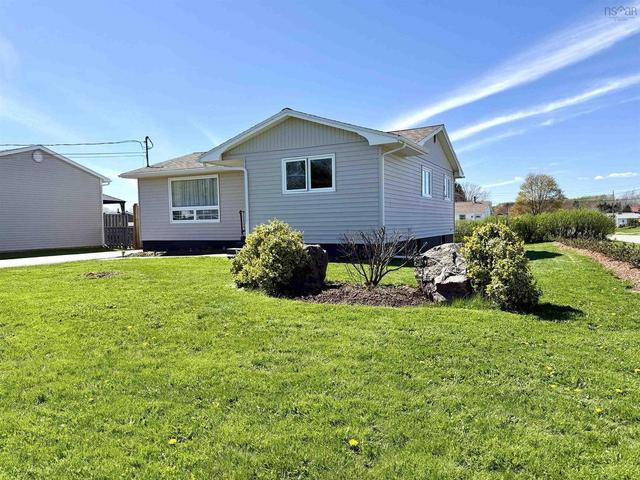 24 Rhodes Avenue  Amherst, NS B4H 2J2