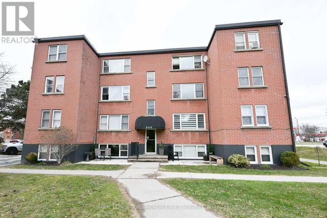 11 - 2418 NEW STREET  Burlington, ON L7R 1J6