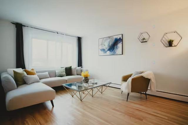 8004 Rue Dora Montréal (Lasalle), QC H8N 1Z7