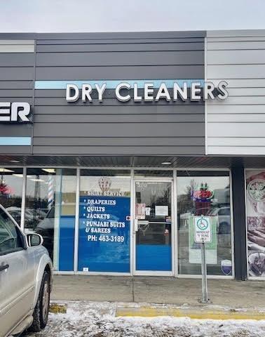 3212 82 St NW  Edmonton, AB T6K 3Y3