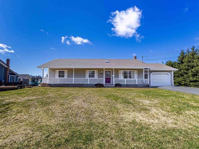 13 CAMBRIDGE Drive  Charlottetown, PE C1C 1P1