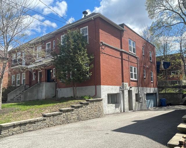 4980  - 4982 Rue Jean-Brillant  Montréal (Côte-Des-Neiges/Notre-Dame-De-Grâce), QC H3W 1T7