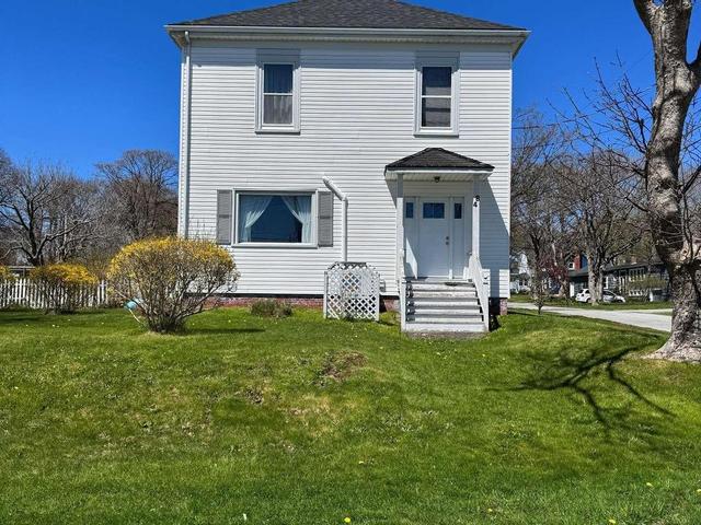 48 Albert Street  Yarmouth, NS B5A 3N6