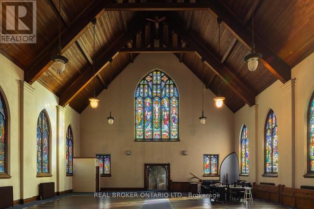 1401 KING STREET E  Hamilton, ON L8M 3M1