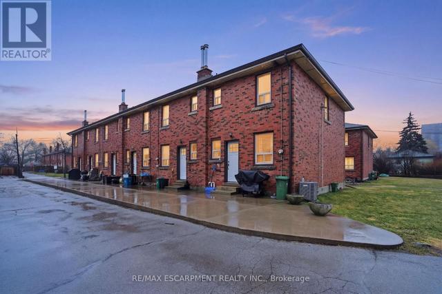 424 EAST 42ND STREET  Hamilton, ON L8T 3A9