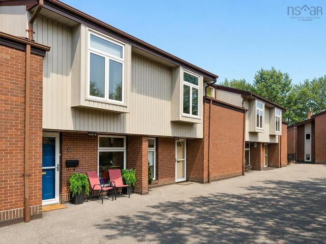 32 Garden Court Terrace  Dartmouth, NS B3A 3S6