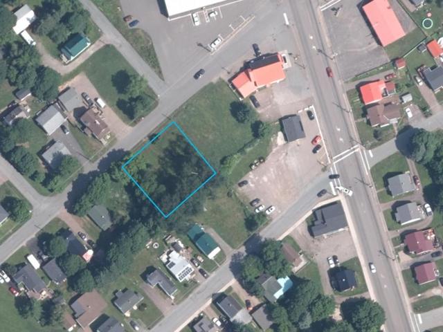 8 Newton Avenue  Amherst, NS B4H 1J7