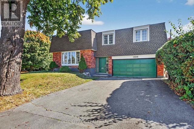 1900 SOUTHAMPTON COURT  Ottawa, ON K2C 0W3
