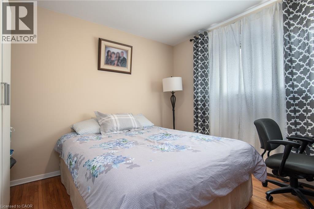 Bedroom with wood finished floors and baseboards - 129 River Road E, Kitchener, ON - Indoor Photo Showing Bedroom
