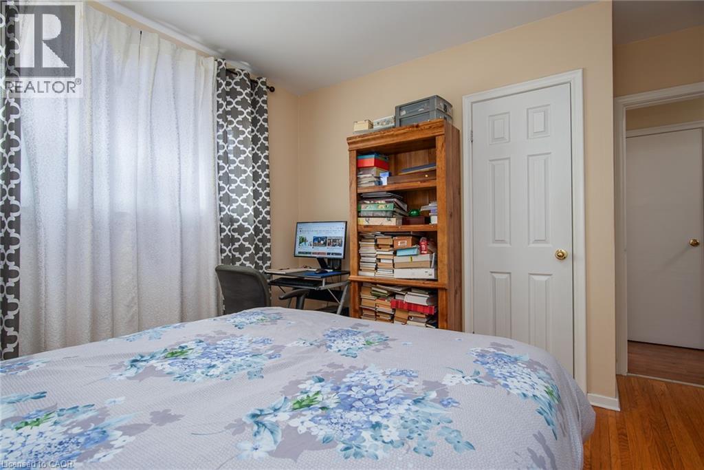 Bedroom with wood finished floors and baseboards - 129 River Road E, Kitchener, ON - Indoor Photo Showing Bedroom