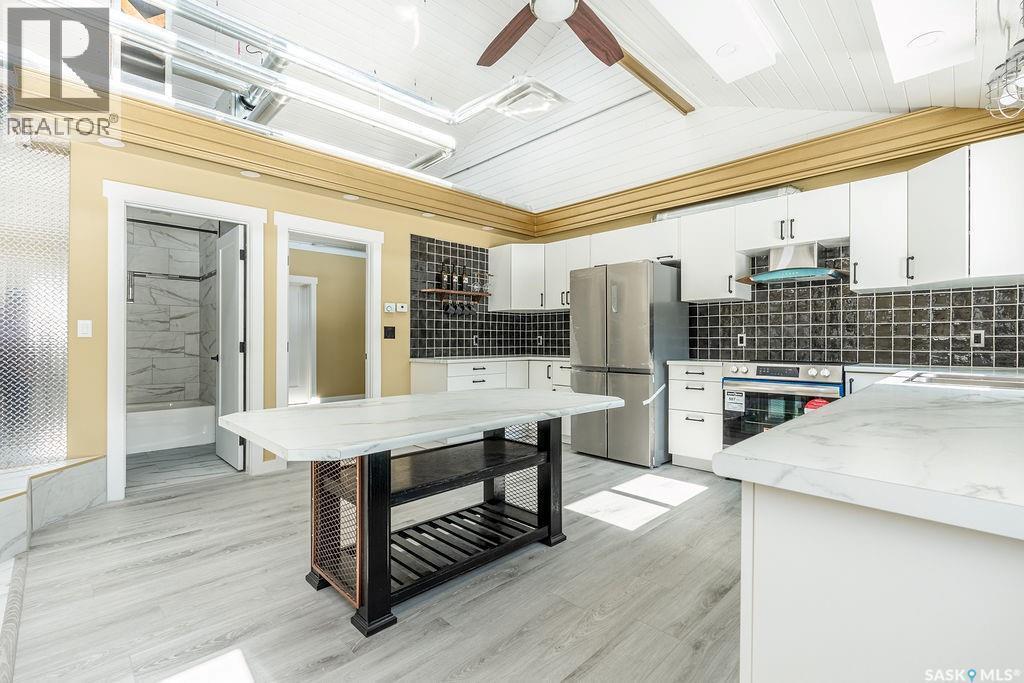 1 May Bay, Delaronde Lake, SK - Indoor Photo Showing Kitchen With Upgraded Kitchen