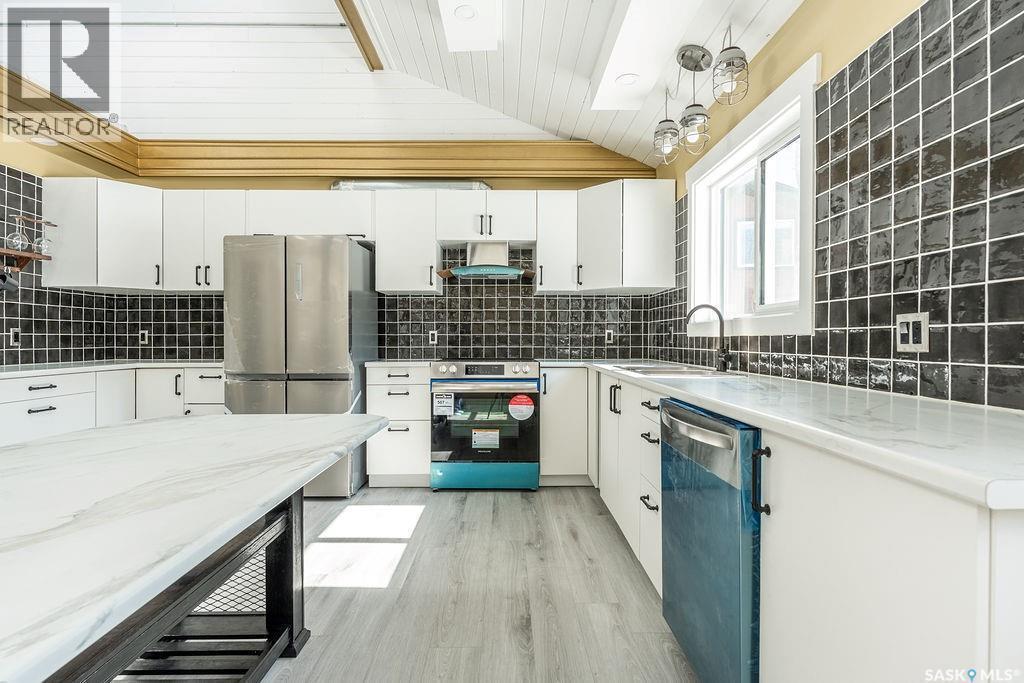 1 May Bay, Delaronde Lake, SK - Indoor Photo Showing Kitchen With Stainless Steel Kitchen With Upgraded Kitchen