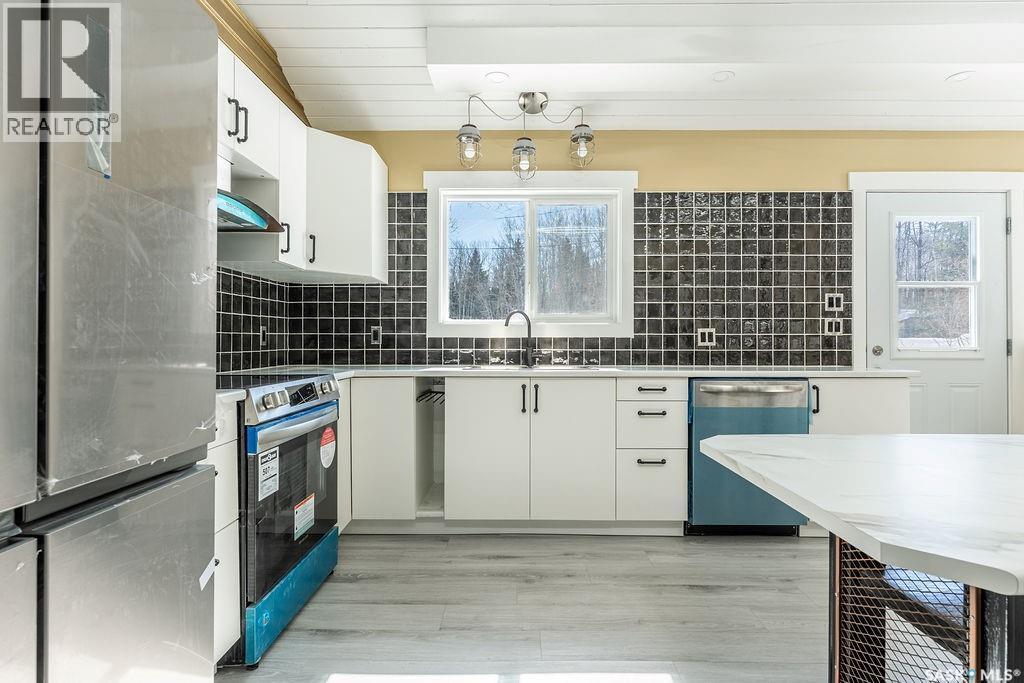 1 May Bay, Delaronde Lake, SK - Indoor Photo Showing Kitchen With Upgraded Kitchen