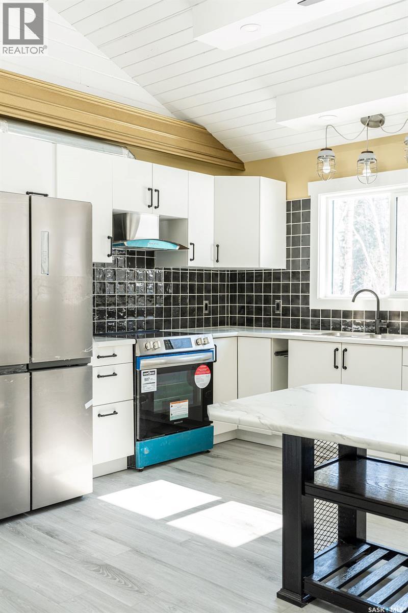 1 May Bay, Delaronde Lake, SK - Indoor Photo Showing Kitchen With Upgraded Kitchen