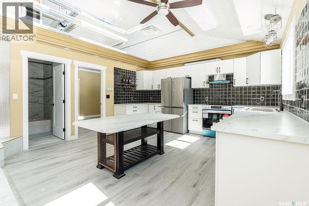 1 May Bay, Delaronde Lake, SK - Indoor Photo Showing Kitchen With Upgraded Kitchen