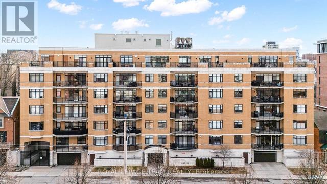 202 - 260 BESSERER STREET  Ottawa, ON K1N 1J3