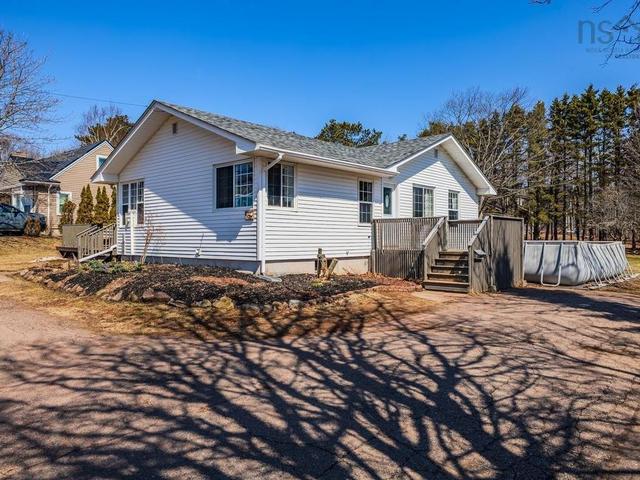 56 Regent Street  Amherst, NS B4H 3T1