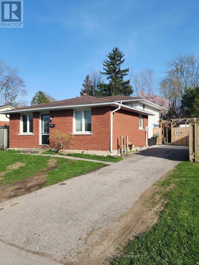 221 ADMIRAL DRIVE  London East (East I), ON N5V 1H9