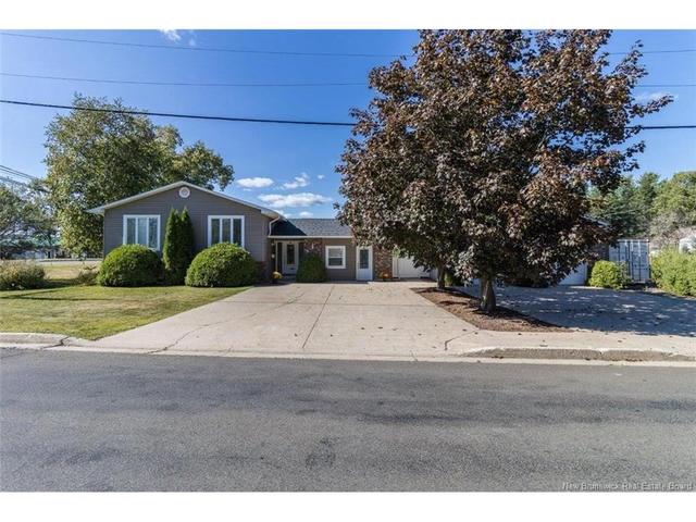 5 Timber LANE Fredericton, NB E3A 8R6