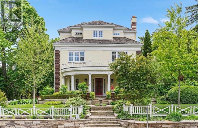 25 STRATHGOWAN CRESCENT Toronto, ON M4N 2Z6