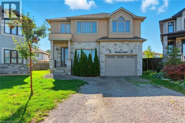 43 RIESLING Court  Hamilton, ON L8G 0B4