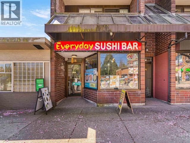 4572 W 10TH AVENUE  Vancouver, BC V6R 2J1