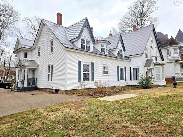 179-181 East Victoria Street  Amherst, NS B4H 1Y7