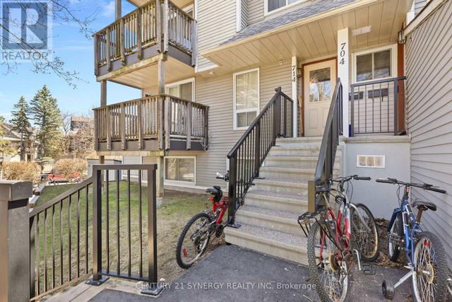 714 TANGUAY COURT  Ottawa, ON K2L 3X2