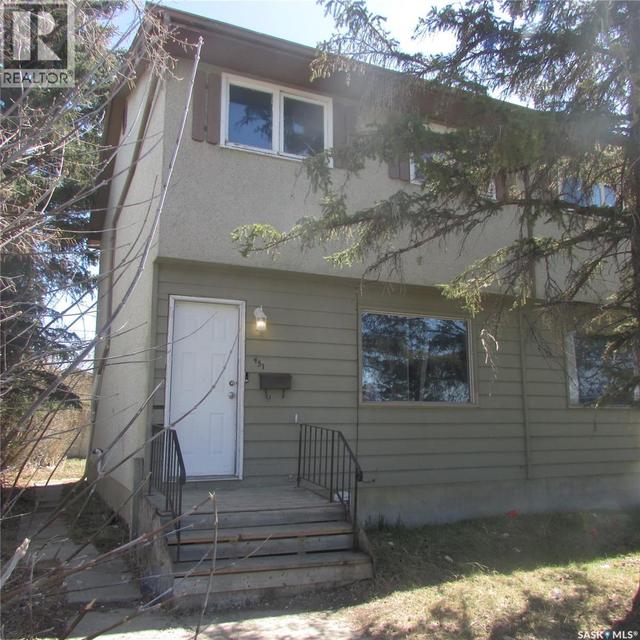 451 McIntosh STREET  Regina, SK S4R 4Z7