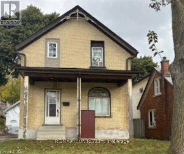 138 COURTLAND AVENUE E  Kitchener, ON N2G 2V1