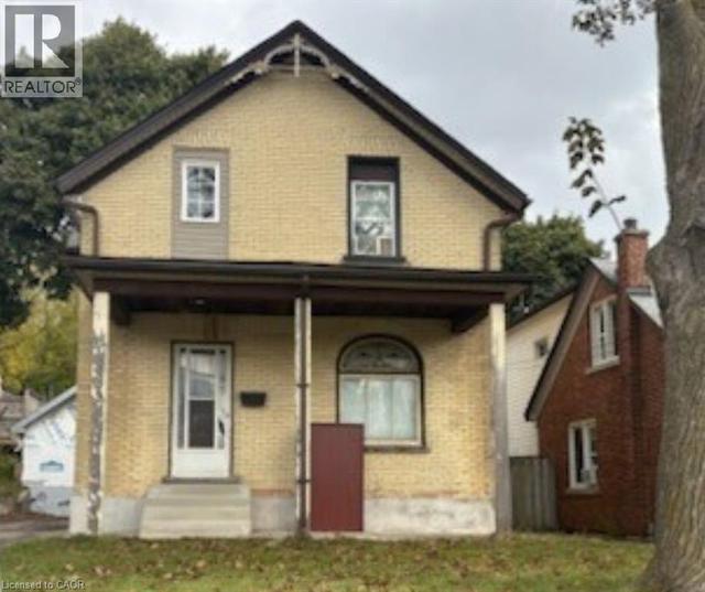 138 COURTLAND Avenue E  Kitchener, ON N2G 2V1