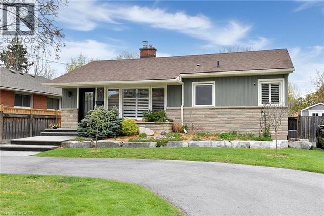12 DESJARDINS Avenue  Dundas, ON L9H 4P9