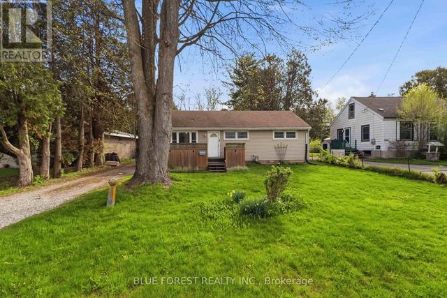 1376 KOSTIS AVENUE  London East (East J), ON N5V 3E2