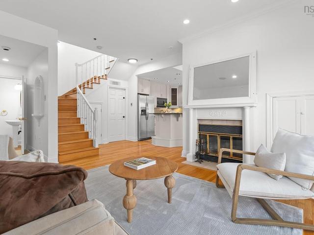 5 1049 South Park Street  Halifax, NS B3H 2W5