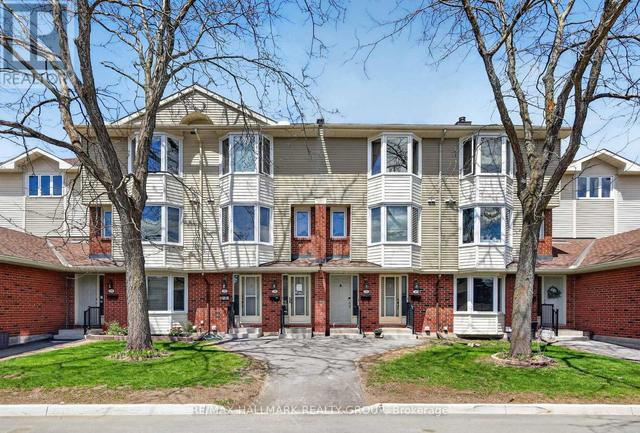 33 HAXBY PRIVATE  Ottawa, ON K1T 3B5