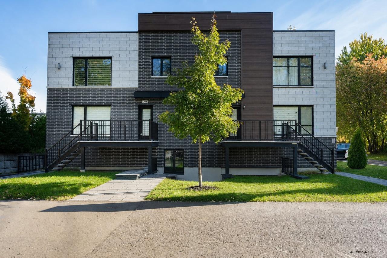 Façade - 204-83 Ch. Des Îles-Yale, Saint-Eustache, QC - Outdoor