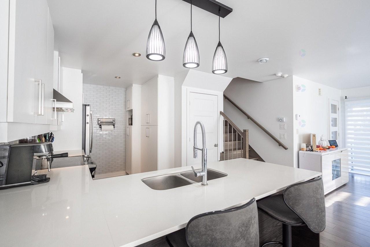 Cuisine - 204-83 Ch. Des Îles-Yale, Saint-Eustache, QC - Indoor Photo Showing Kitchen With Double Sink