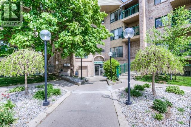 15 HOFSTETTER Avenue Unit# 221  Kitchener, ON N2A 3Z7